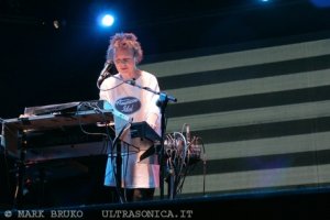 Anno 2017 » 2006 » Laurie Anderson – 08-07-06 – Ex Acciaierie di Cornigliano, Genova