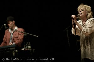 Julee Cruise ﾖ Burn, baby, burn tour Torino - Musica90