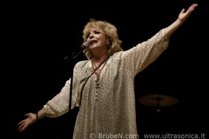 Julee Cruise ﾖ Burn, baby, burn tour Torino - Musica90