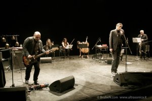 Anno 2017 » 2016 » Teho Teardo e Blixa Bargeld, Nerissimo x Musica90 - 06-05-16- Lavanderia a Vapore, Collegno (TO)