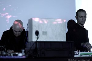 Anno 2018 » Uruk Live (Thighpaulsandra-Massimo Pupillo) + Luca Sigurtà + Torturatori (Paolo Spaccamonti-Paul Beauchamp) - 16-12-2017 - MagazzinoSulPo, Torino