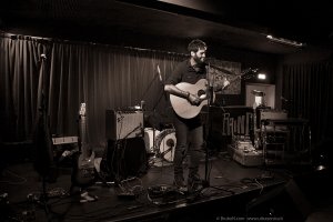 anearlybird-raindogs_01