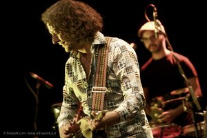 Anno 2017 » 2016 » Aziz Sahmaoui & University of Gnawa - 06-10-16 - Teatro Espace, Torino