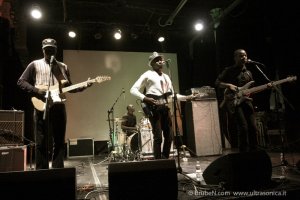 Anno 2017 » 2016 » Songhoy Blues x CreativAfrica - 15-10-15 - Teatro Espace, Torino