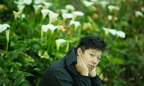 Giraffage: due date italiane per il producer americano con l'album di debutto Too Real - Video/ascolto di 