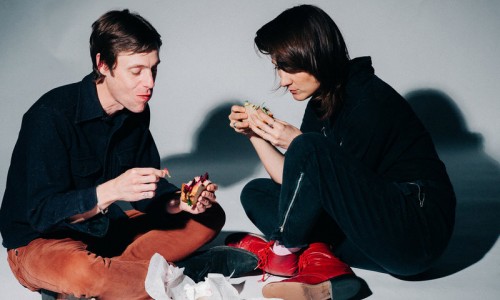 Song Premiere: DRINKS (Cate Le Bon+ White Fence), title track 'Hermits on Holiday' su All Song Considered