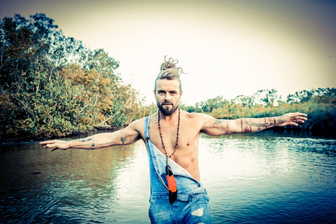 Barley Arts - Xavier Rudd: in Italia a giugno per tre date torna l'energia magica del polistrumentista australiano   