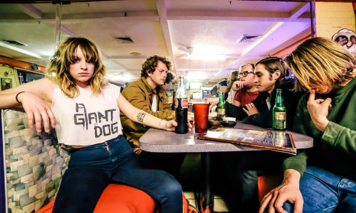 A Giant Dog da Austin, per la prima volta in Italia: a Torino, Spazio 211. Video di Sex & Drugs dall' album Pile