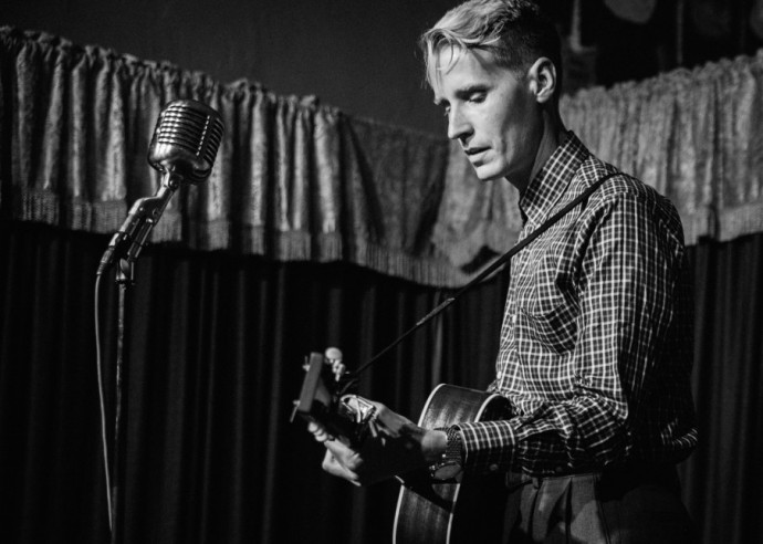 FolkClub, Torino: in arrivo, sabato 5 novembre, Tom Brosseau - Video di Tom Brosseau: NPR Music Tiny Desk Concert