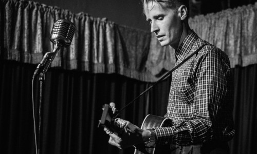 FolkClub, Torino: in arrivo, sabato 5 novembre, Tom Brosseau - Video di Tom Brosseau: NPR Music Tiny Desk Concert