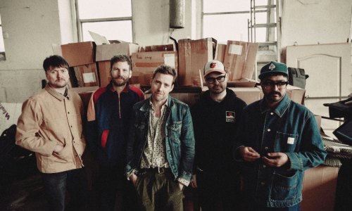 Kaiser Chiefs: è uscito un nuovo singolo degli indie rockers britannici dall'album in uscita prima dell'estate - Lyric video di Jealousy