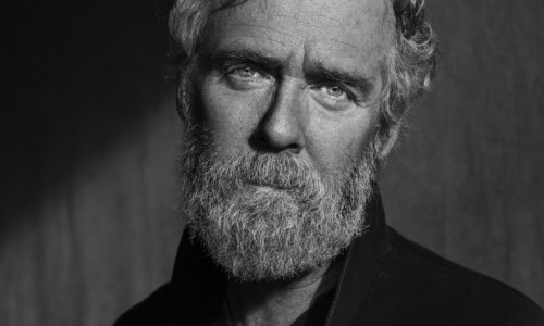 Glen Hansard: dopo il sold out di Milano, quattro nuove date in Italia nell’estate 2024: Bologna, Bari, Roma, Gardone Riviera