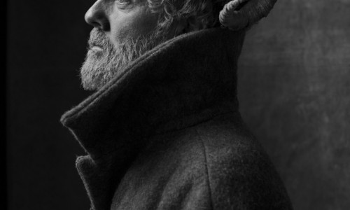 Glen Hansard torna in Italia domani, 26 luglio all' Anfiteatro del Vittoriale di Gardone Riviera. Opening: Mark Geary.