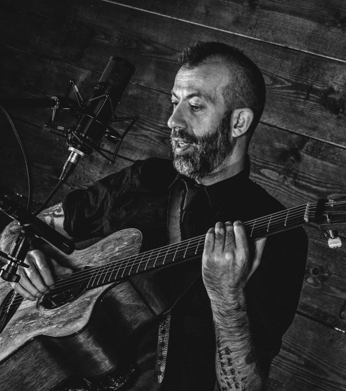 E' uscito il video di 'Cocoon', il nuovo singolo di Jon Gomm