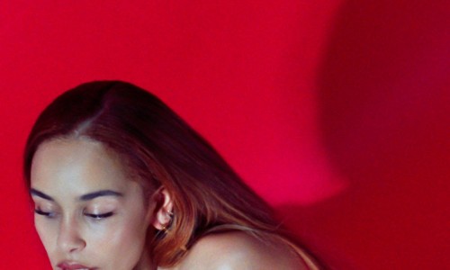 Jorja Smith annuncia il nuovo progetto ‘Be Right Back’, in uscita il 14 maggio. Ascolta l'inedito 