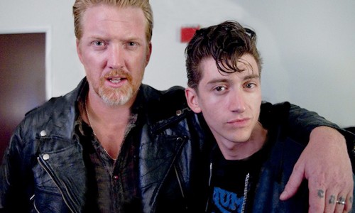 Arctic Monkeys e Josh Homme sullo stesso palco a Los Angeles. Guarda il video!