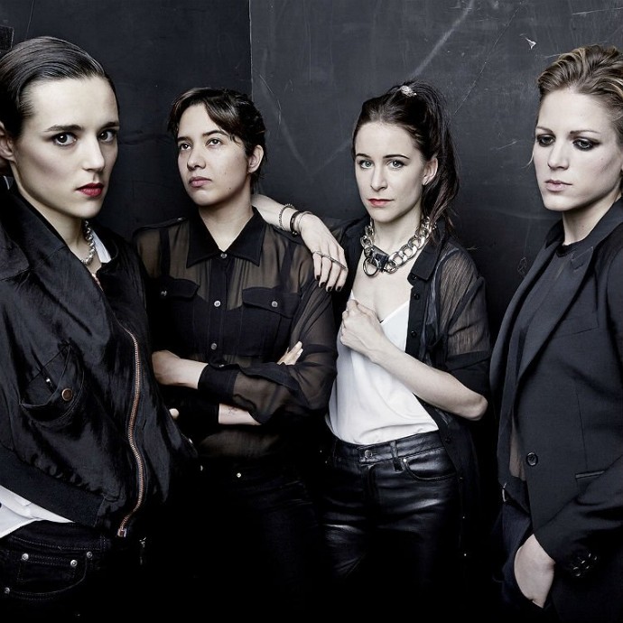 Le SAVAGES annunciano un World Tour per l'uscita del nuovo album 'Adore Life': video di 'The Answer' 