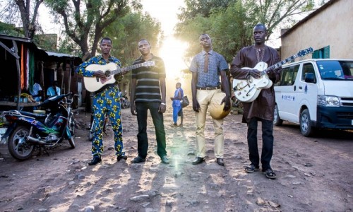 Guarda/ascolta: Irganda da 'Music In Exile' dei Songhoy Blues