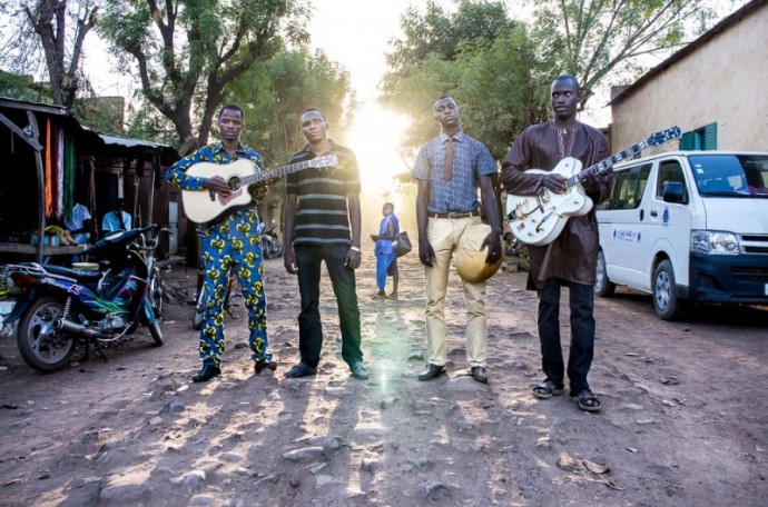 Guarda/ascolta: Irganda da 'Music In Exile' dei Songhoy Blues