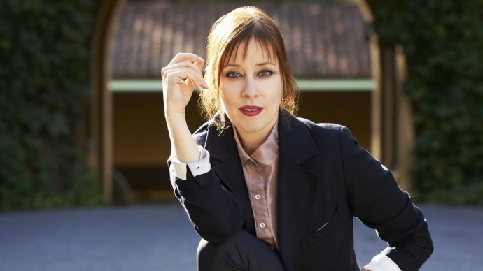 Suzanne Vega, la regina del cantautorato torna in concerto in Italia a luglio con il chitarrista Gerry Leonard (Milano, Cagliari, Lecce, Roma)