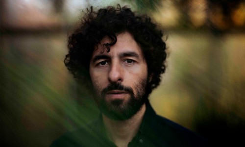 José González - Manca poco all'imperdibile concerto del cantautore svedese previsto per mercoledì 3 agosto alla Corte degli Agostiniani di Rimini.