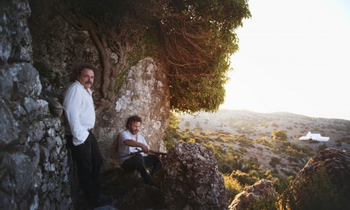 Xylouris/White, il duo piu' potente del folk internazionale allo sponz fest per un grande concerto all'alba il 23 agosto.